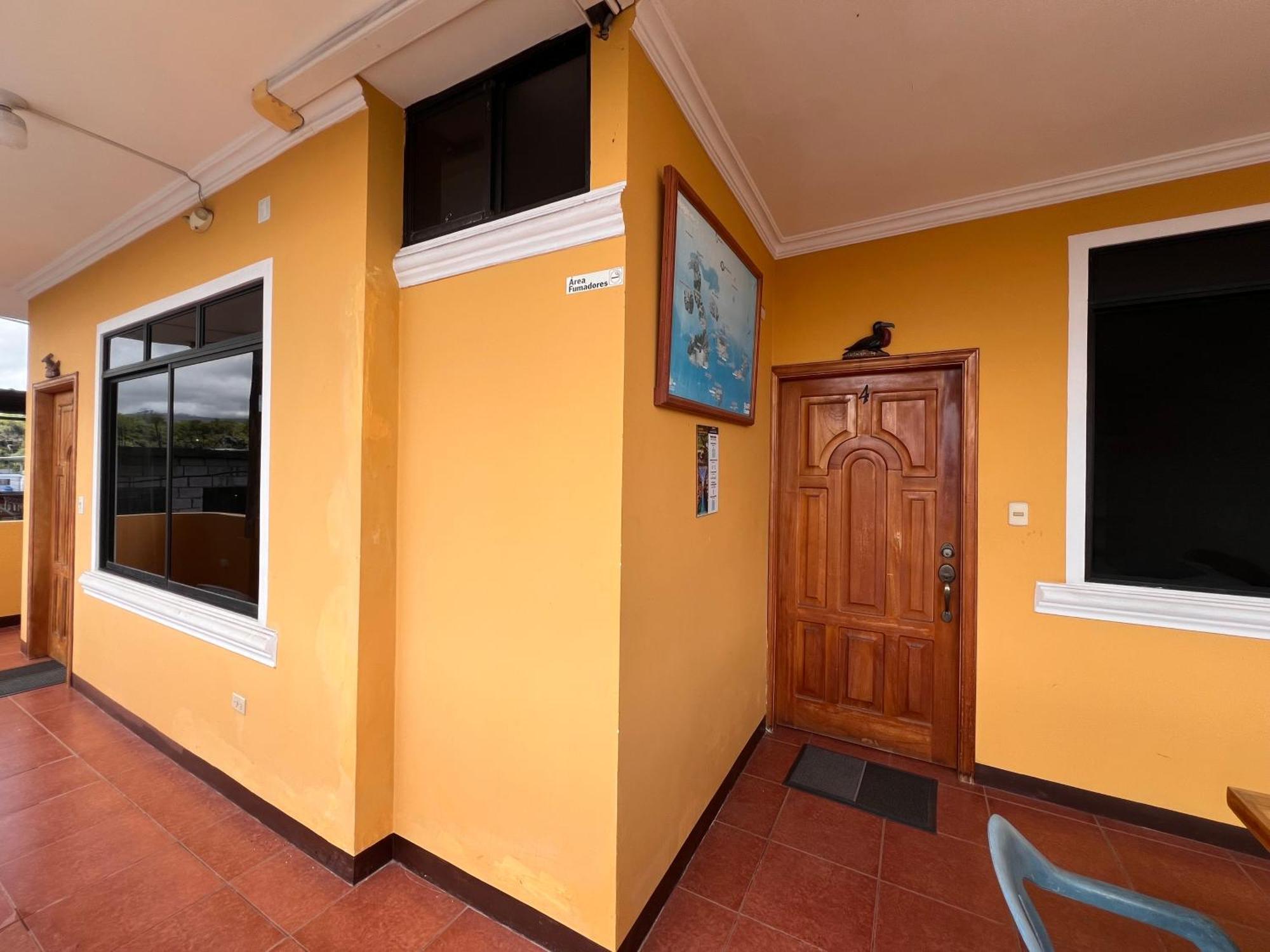 Hostal Casa Cascada Puerto Ayora  Bagian luar foto