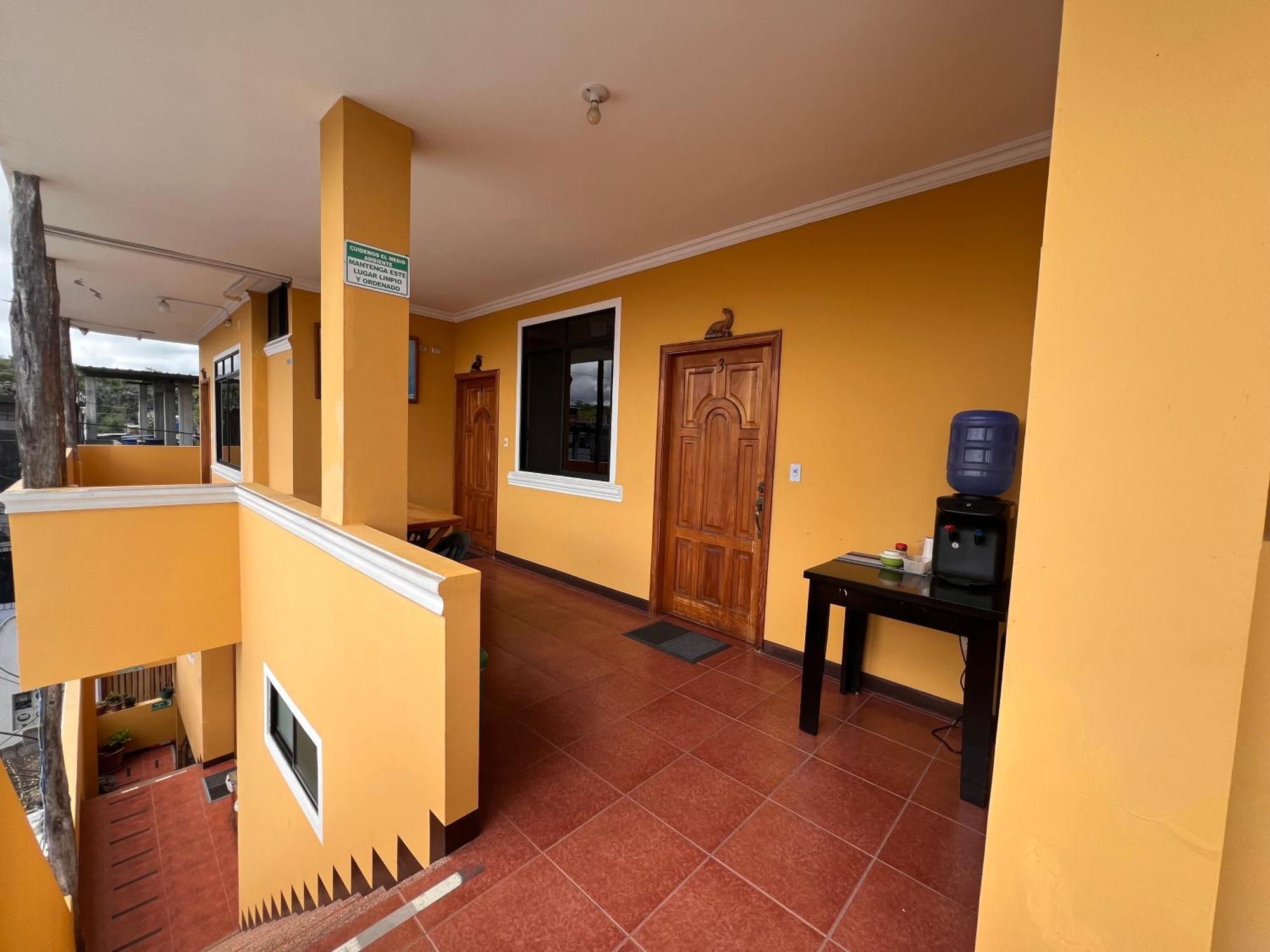 Hostal Casa Cascada Puerto Ayora  Bagian luar foto