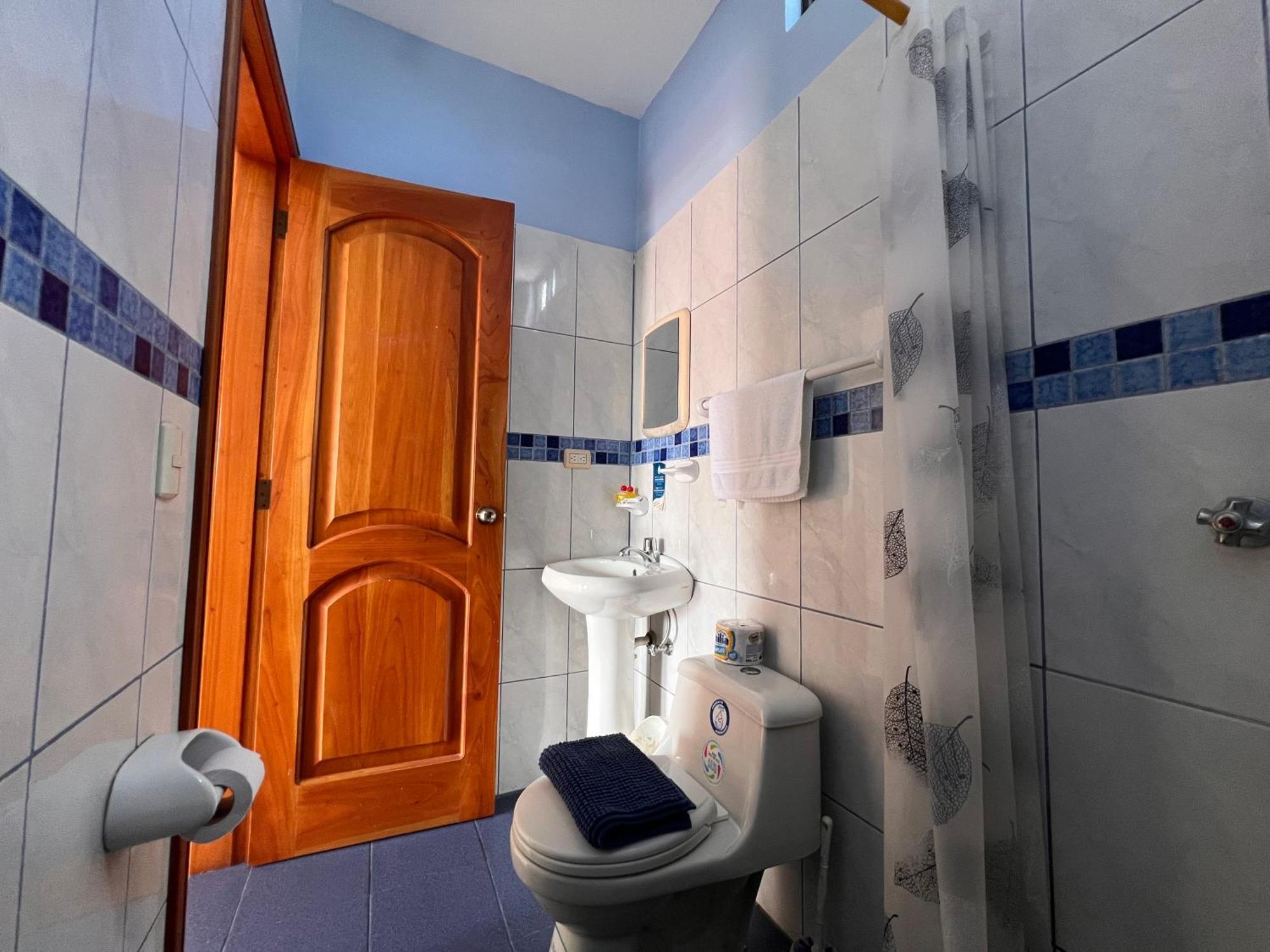 Hostal Casa Cascada Puerto Ayora  Bagian luar foto