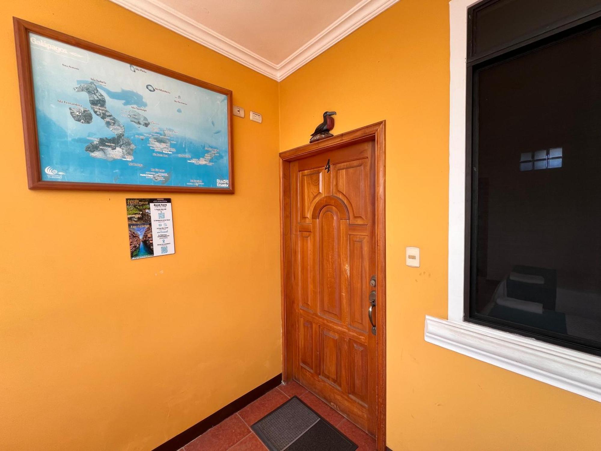 Hostal Casa Cascada Puerto Ayora  Bagian luar foto