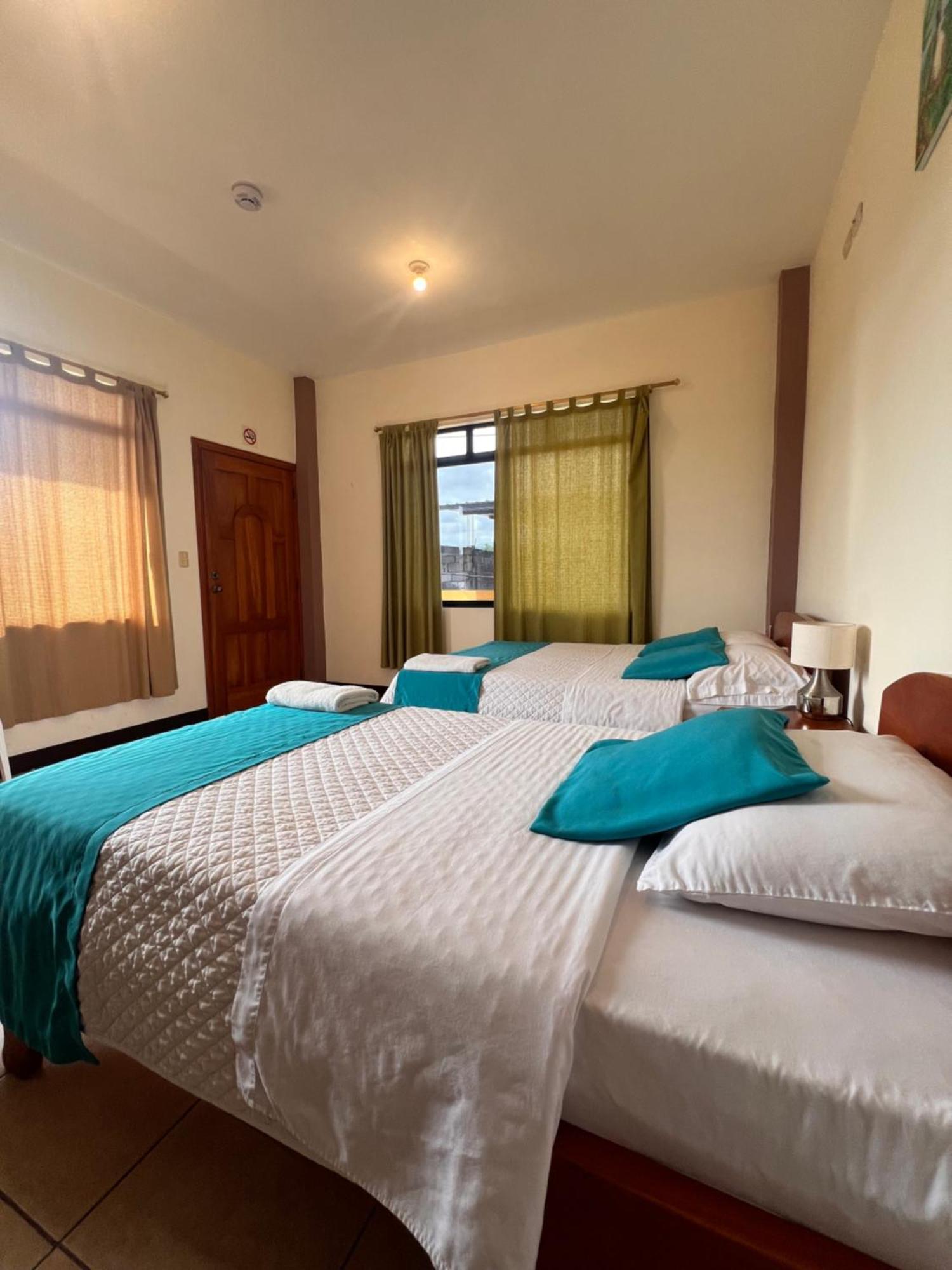 Hostal Casa Cascada Puerto Ayora  Bagian luar foto