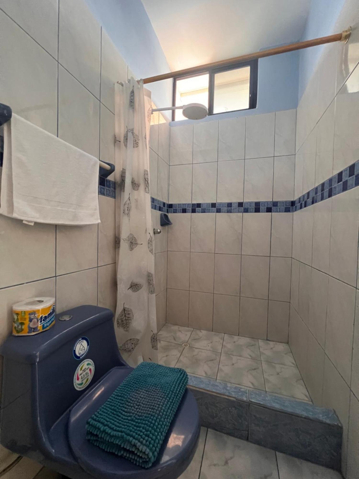 Hostal Casa Cascada Puerto Ayora  Bagian luar foto