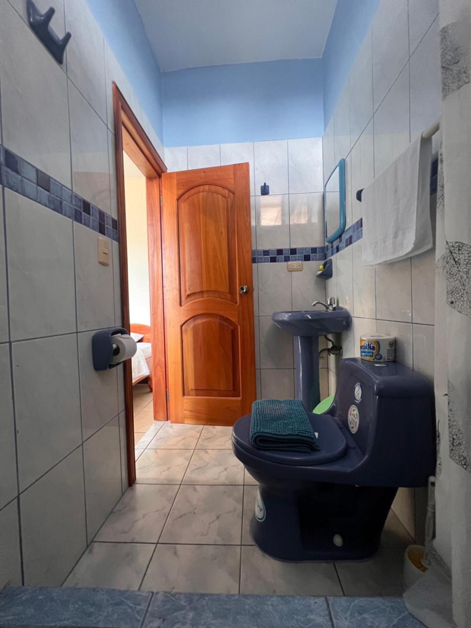 Hostal Casa Cascada Puerto Ayora  Bagian luar foto