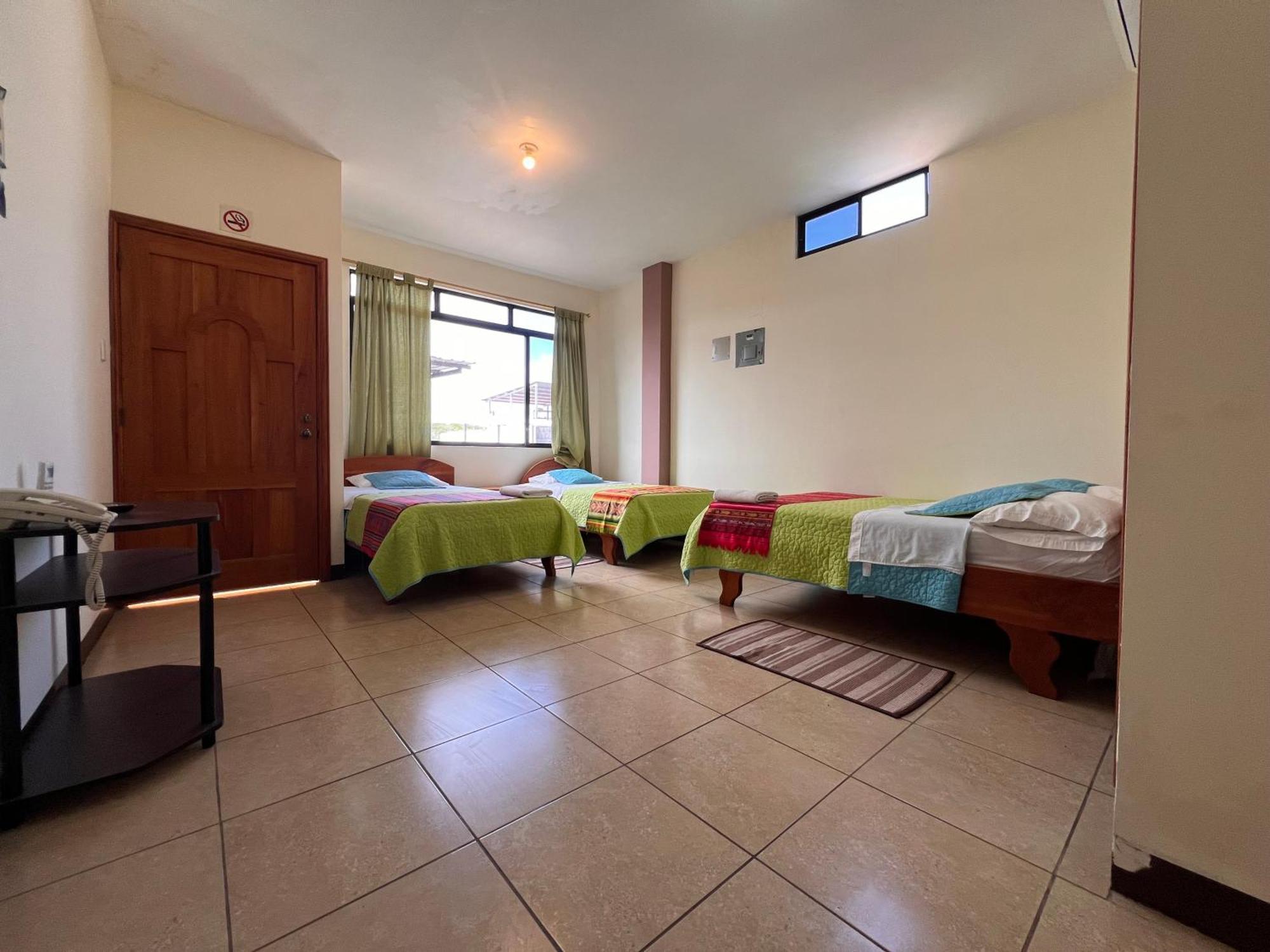 Hostal Casa Cascada Puerto Ayora  Bagian luar foto