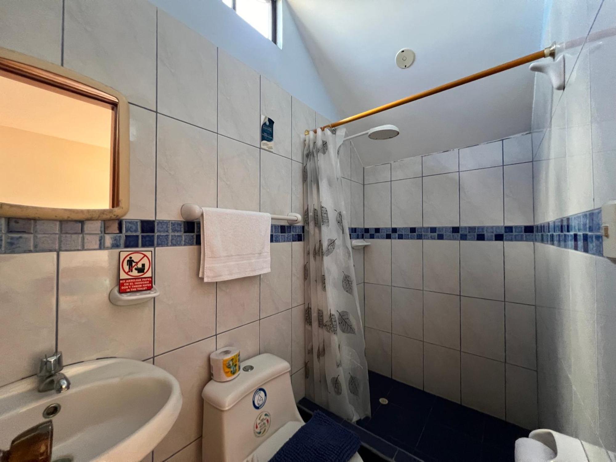 Hostal Casa Cascada Puerto Ayora  Bagian luar foto