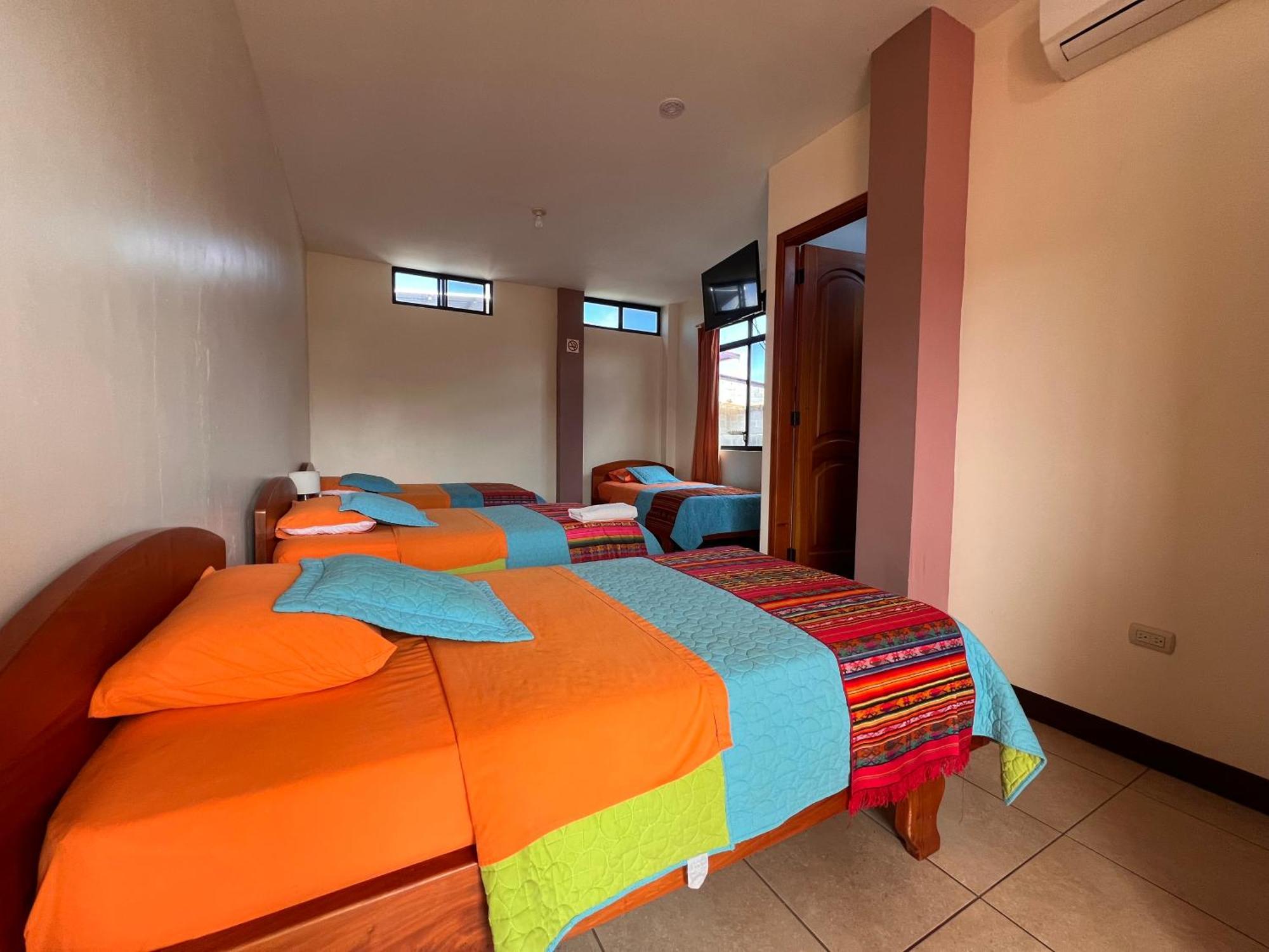 Hostal Casa Cascada Puerto Ayora  Bagian luar foto