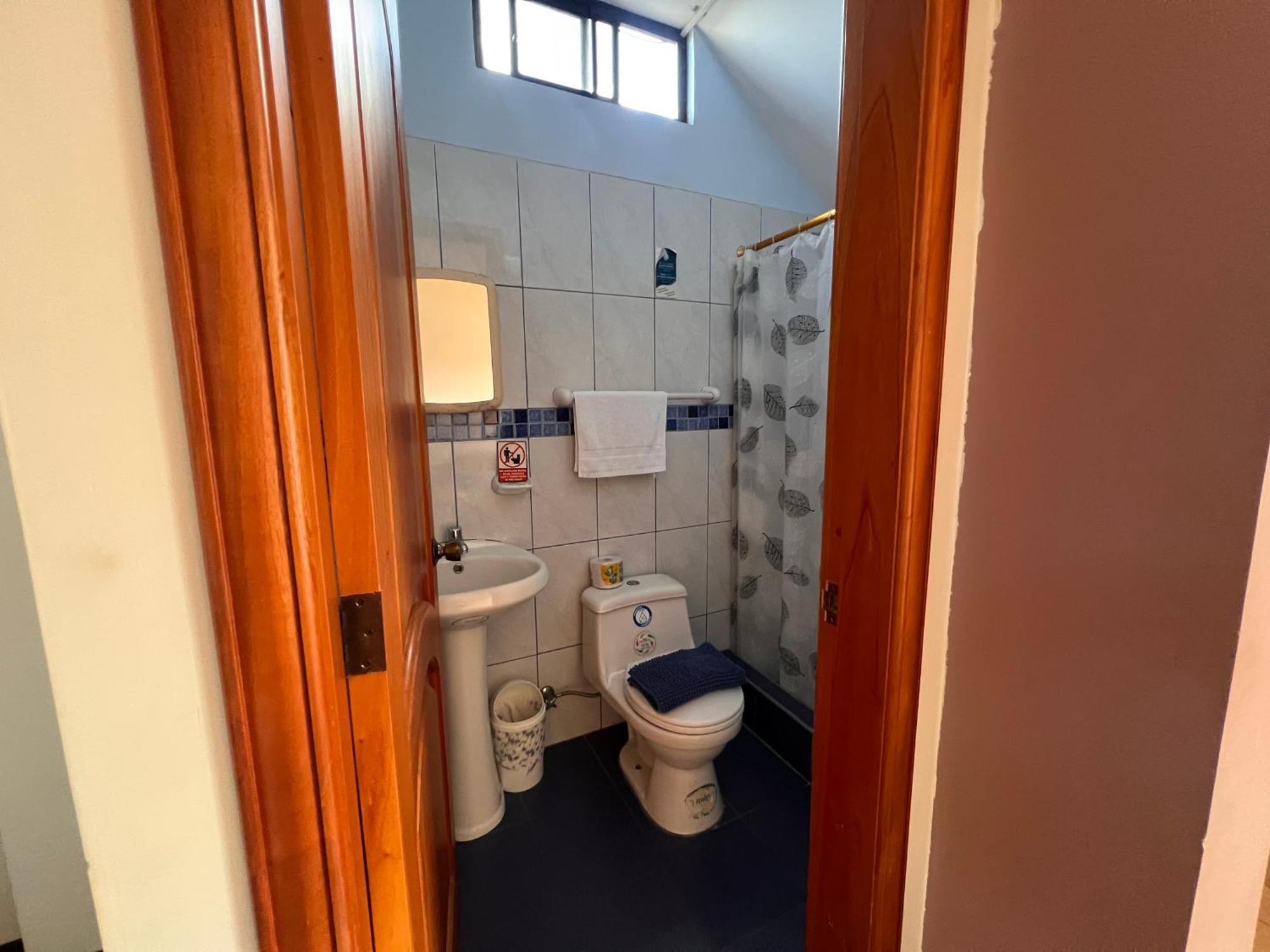 Hostal Casa Cascada Puerto Ayora  Bagian luar foto