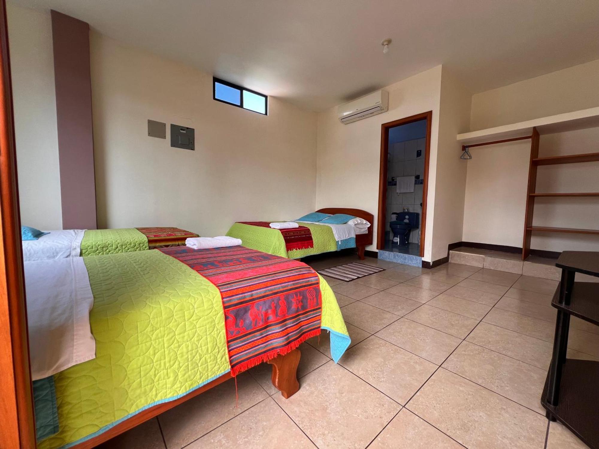 Hostal Casa Cascada Puerto Ayora  Bagian luar foto