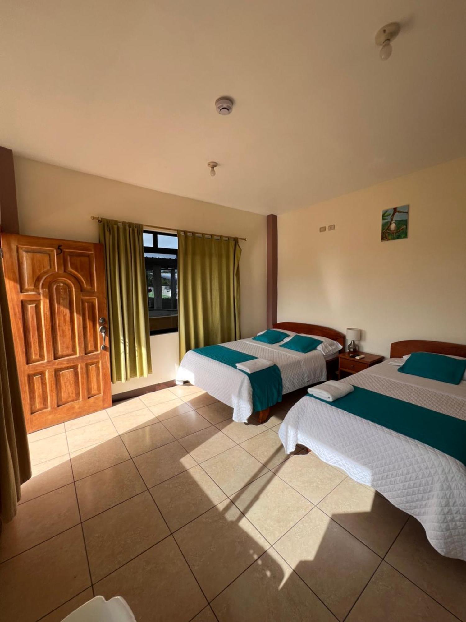 Hostal Casa Cascada Puerto Ayora  Bagian luar foto