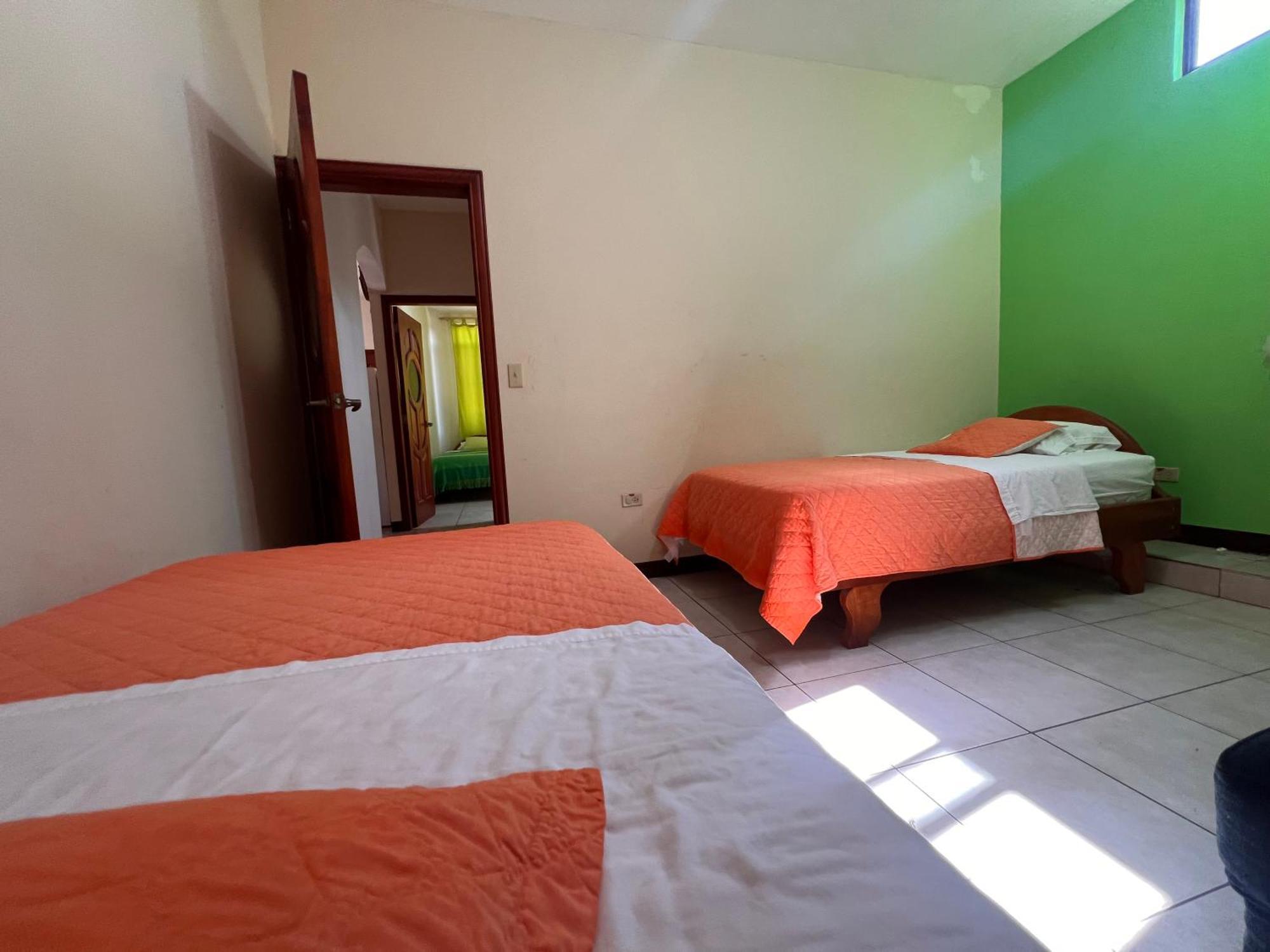 Hostal Casa Cascada Puerto Ayora  Bagian luar foto