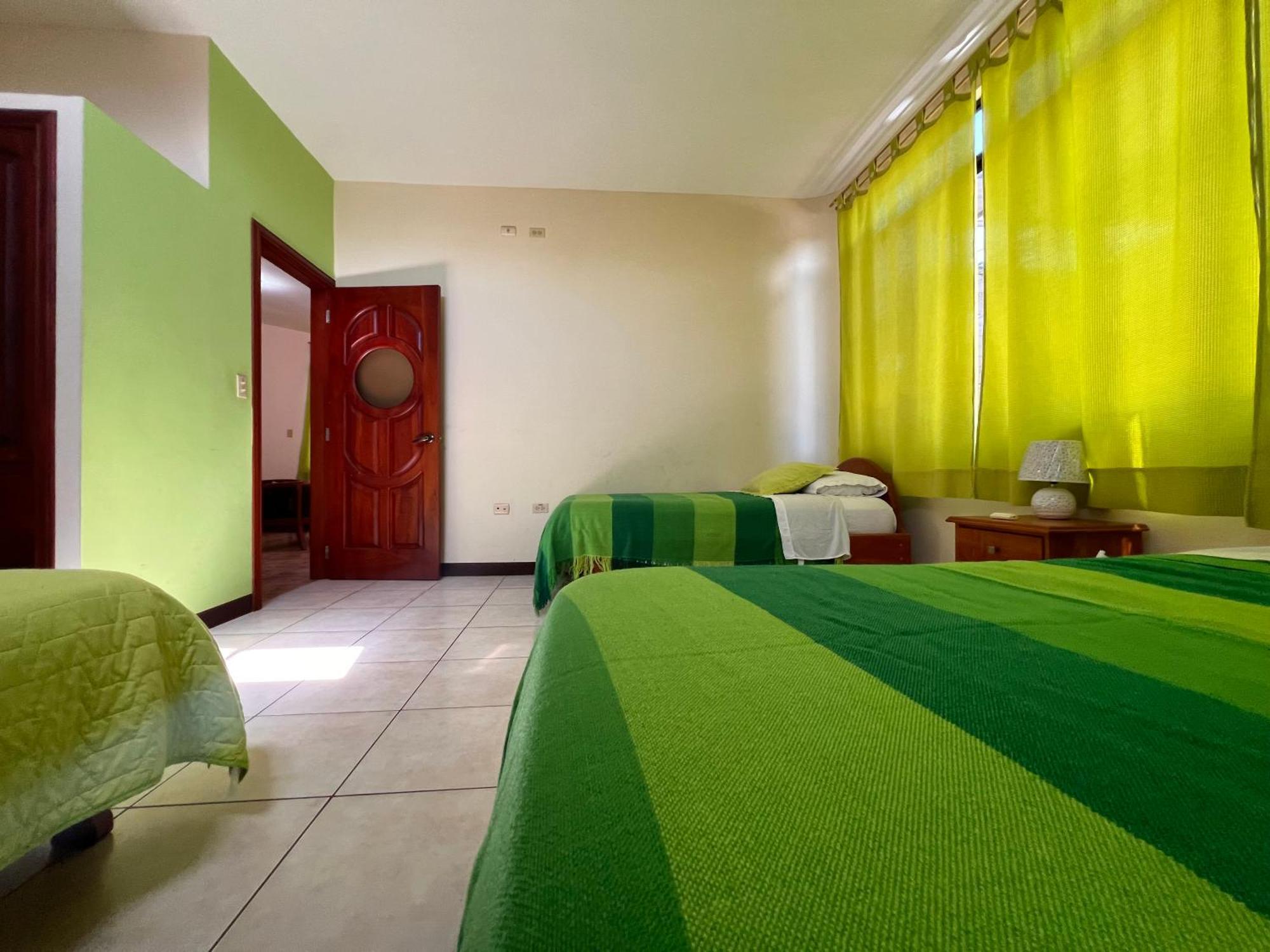 Hostal Casa Cascada Puerto Ayora  Bagian luar foto